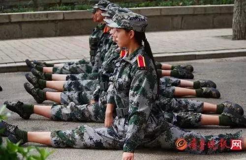 吃瓜爆料军训跳舞网站,揭秘吃瓜爆料军训跳舞网站背后的故事